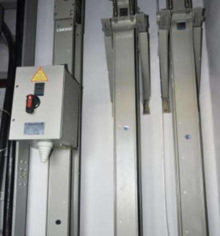 母線槽插接箱鎖定設備的制作